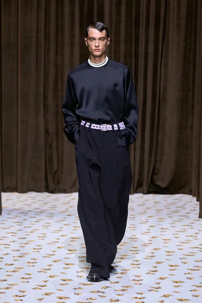 Look 18
